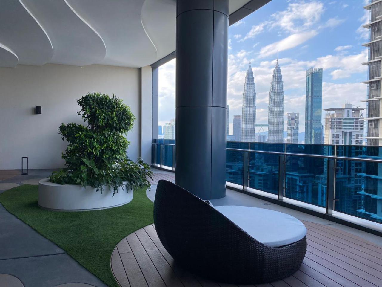 Eaton Residences Klcc By Perkasa Ikon Kuala Lumpur Exterior photo
