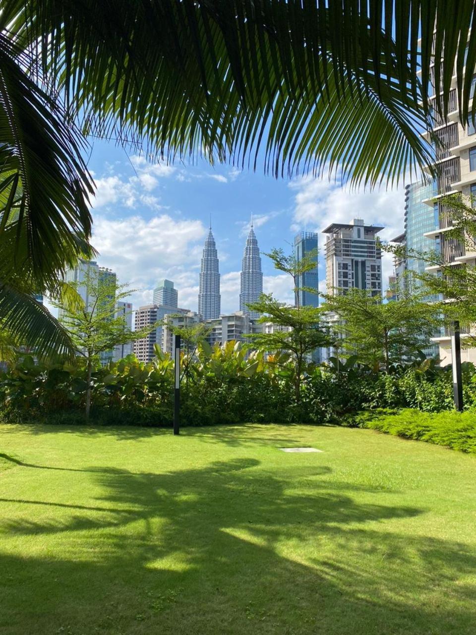 Eaton Residences Klcc By Perkasa Ikon Kuala Lumpur Exterior photo
