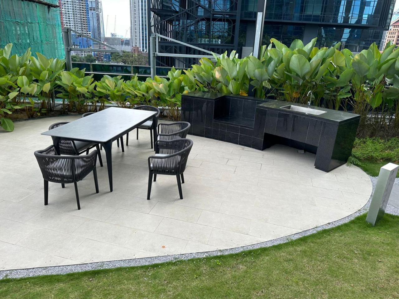Eaton Residences Klcc By Perkasa Ikon Kuala Lumpur Exterior photo