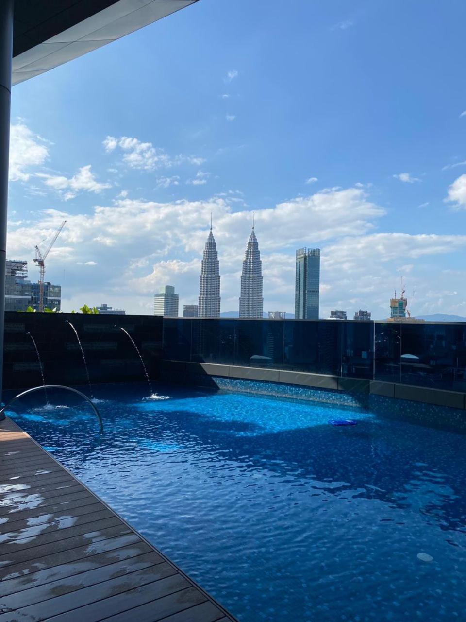 Eaton Residences Klcc By Perkasa Ikon Kuala Lumpur Exterior photo
